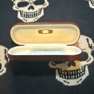 vintage Oakley sunglassesss case in great condition!💕